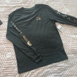Men’s Long Sleeve RVCA Tee • NWT •